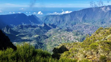 Günbatımı manzaralı Cirque de cilaos Piton des Neiges 'den