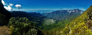 Günbatımı manzaralı Cirque de cilaos Piton des Neiges 'den