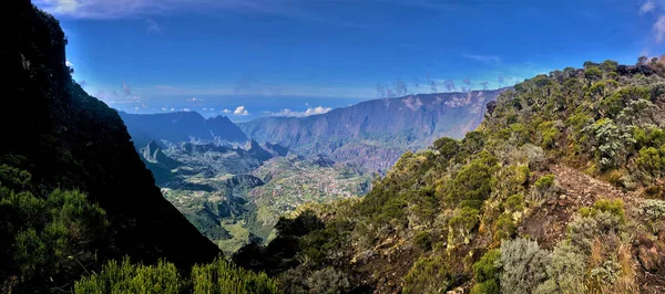 Günbatımı manzaralı Cirque de cilaos Piton des Neiges 'den