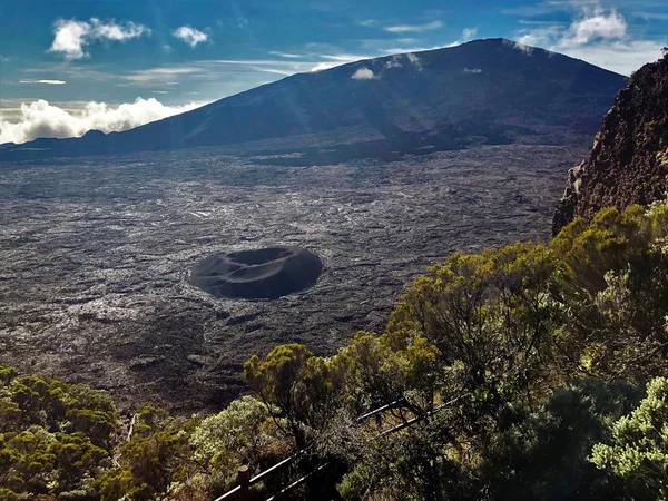 eski lav akıntıları ile sikke de la fournaise la reunion Vadisi görüntüleyin