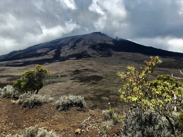 Visa Piton Fournaise Reunion Med Gamla Lavaströmmar — Stockfoto