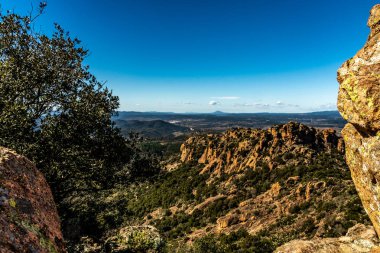 Roquebrune sur Argens, Fransa kırmızı kayalar