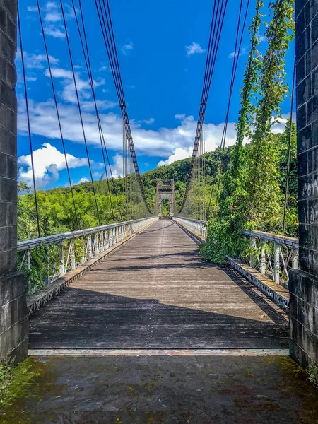 Ponte suspensa na ilha da reunião — Fotografia de Stock