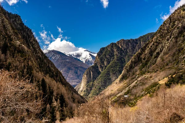Ski Resort Isola 2000, Fransa 'da dağlar