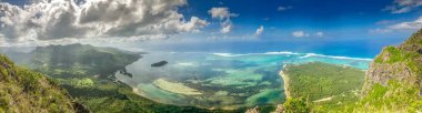 Mauritius island1 Le Morne Dağı küçük ada görünümü