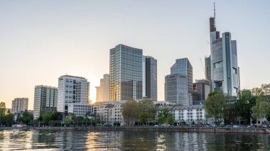 gün batımında frankfurt siluetinde görünüm, frankfurt, hesse, almanya