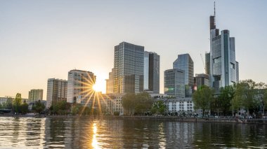 gün batımında frankfurt siluetinde görünüm, frankfurt, hesse, almanya