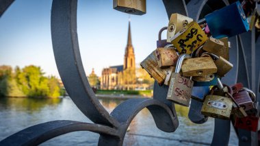 foreg düğün kilitleri ile eiserner steg gelen dreikoenigskirche