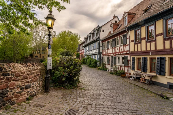 Orta çağ yol ve hoechst binalar, Frankfurt, Almanya — Stok fotoğraf