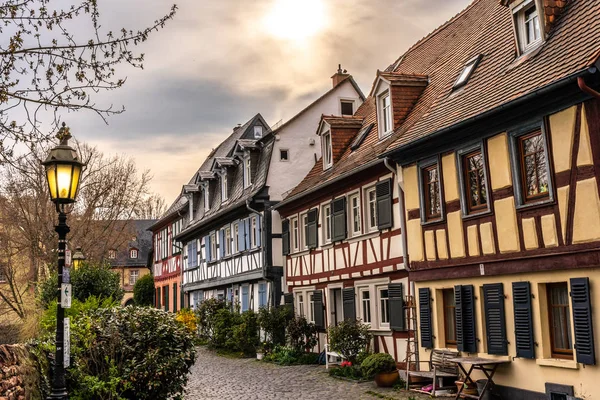 Orta çağ yol ve hoechst binalar, Frankfurt, Almanya — Stok fotoğraf