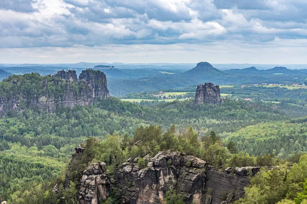 Панорамний вид саксонської Швейцарії, Німеччина — стокове фото