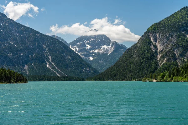 Lago plansee em alpes austríacos, tirol, Áustria — Fotografia de Stock