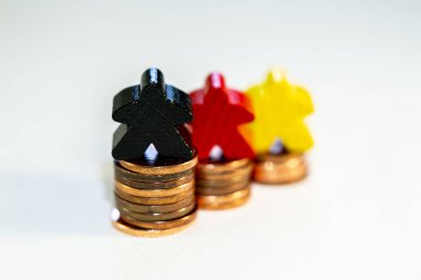 Figu ile temsil edilen finansal bağımsızlık ve başarı kavramı