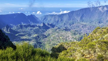 Günbatımı manzaralı Cirque de cilaos Piton des Neiges 'den