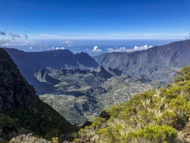 Günbatımı manzaralı Cirque de cilaos Piton des Neiges 'den