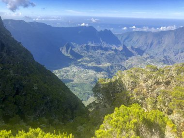 Günbatımı manzaralı Cirque de cilaos Piton des Neiges 'den