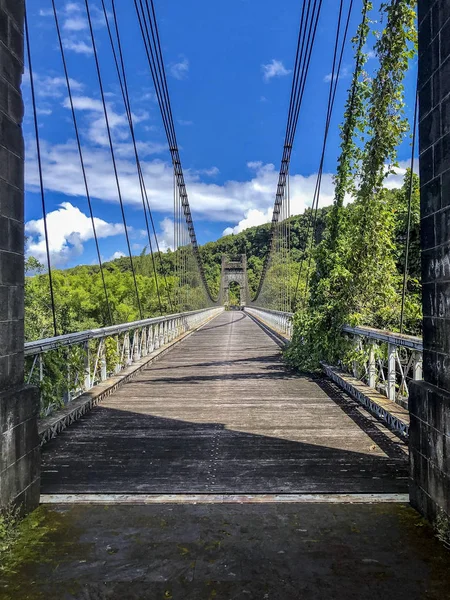 Ponte suspensa na ilha da reunião — Fotografia de Stock