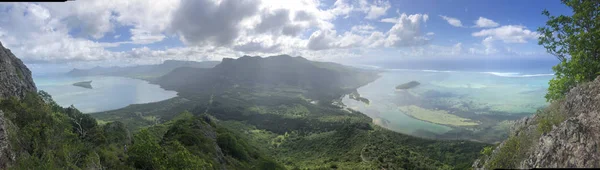 Uitzicht vanaf de berg Le Morne op het eiland Mauritius — Stockfoto