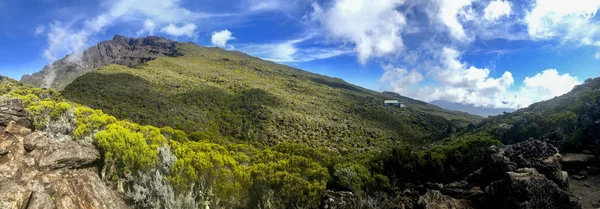 ラ・レユニオン島のピトン・デ・ニージの眺め — ストック写真