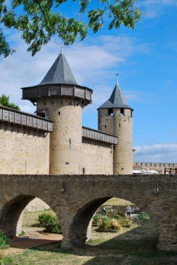 Fransa 'daki Carcassonne Kalesi ve Şatosu' nun eski ortaçağ şehri Aude Departmanı manzarası