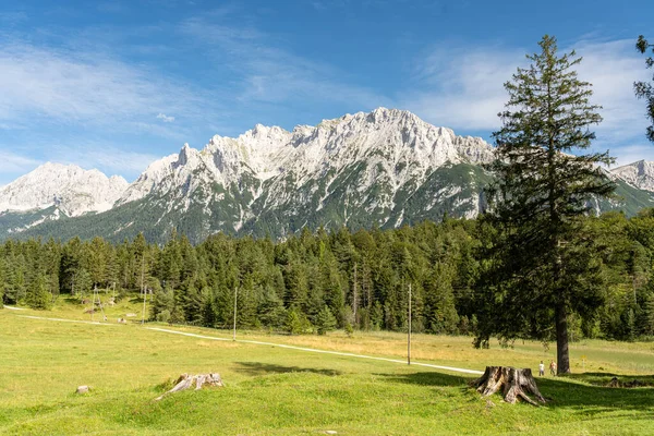 Vista Sobre Montanhas Karwendel Alemanha Bayern Baviera Perto Cidade Alpina — Fotografia de Stock