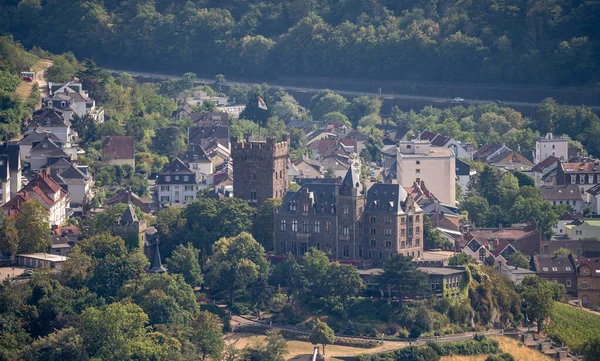 Ruedesheim, Ren Vadisi, Almanya yakınlarındaki Niederwald Anıtı 'ndan Bingen' deki Klopp Şatosu manzarası