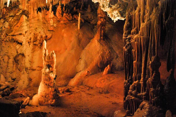 Stalactite Stalagmite Peștera Grandes Canalettes Franța Pyrenees Orientales Villefranche Conflent — Fotografie, imagine de stoc