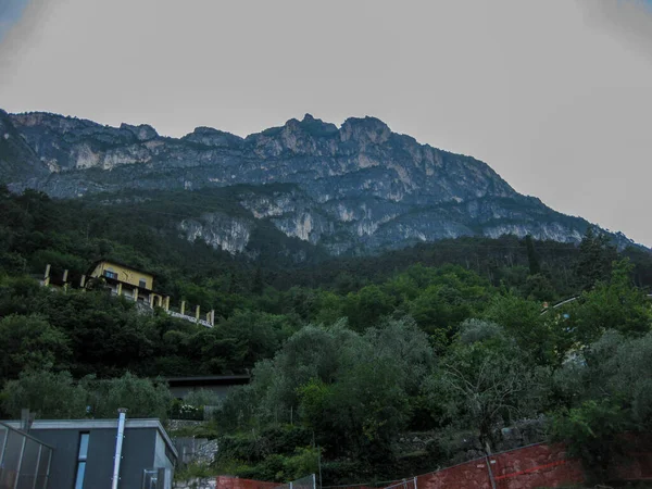 Panormaic Utsikt Över Bergen Vid Sjön Garda Nära Arco Norra — Stockfoto