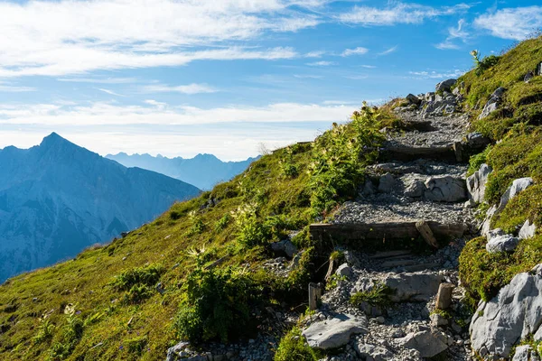 Karwendel Dağları, Bavyera, Almanya 'dan dağ manzarası