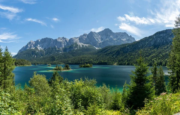 Utsikt Över Det Vackra Zugspitze Berget Och Eibsee Bayern Tyskland — Stockfoto