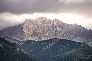 Bavyera, Almanya 'daki Karwendel dağlarının dağ manzarası
