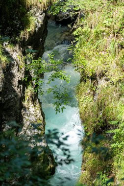 Leutaschklamm 'dan aşağı akan su (leutash vadisi)