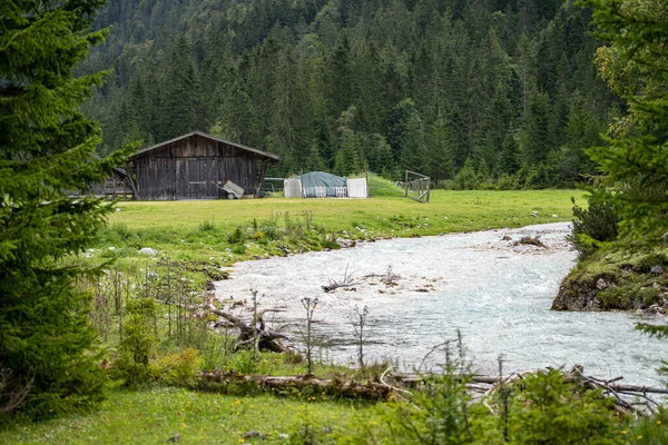 Pohled Řeku Isar Hory Blízkosti Isar Původu Scharnitz Rakousko — Stock fotografie