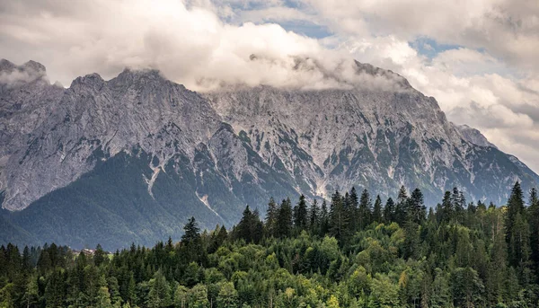 Panorama Montanhoso Das Montanhas Karwendel Com Nuvens Baviera Alemanha — Fotografia de Stock