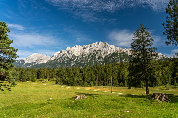 Vista Sobre Montanhas Karwendel Alemanha Bayern Baviera Perto Cidade Alpina — Fotografia de Stock