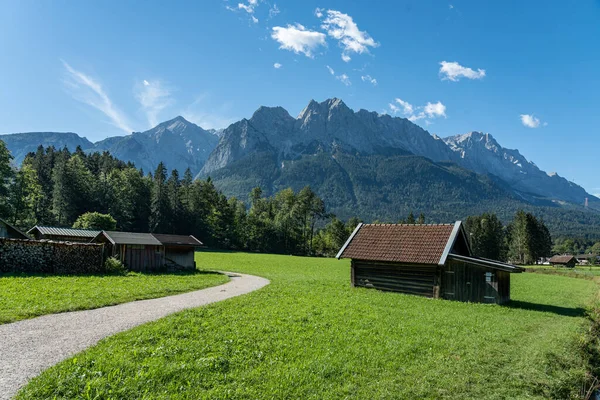 Vista Montanhas Wetterstein Prado Verão Baviera Alemanha — Fotografia de Stock