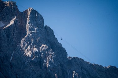 Zugspitze dağının manzarası ve Bavyera, Almanya 'daki Eibsee