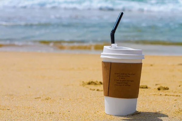 kahve fincan, güneşli bir plajda Coffee kupa