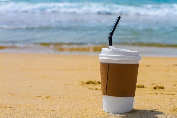 kahve fincan, güneşli bir plajda Coffee kupa