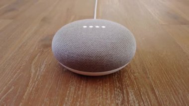 Mini akıllı ev ses Yardımcısı kontrollü Gadget komutuna yanıt