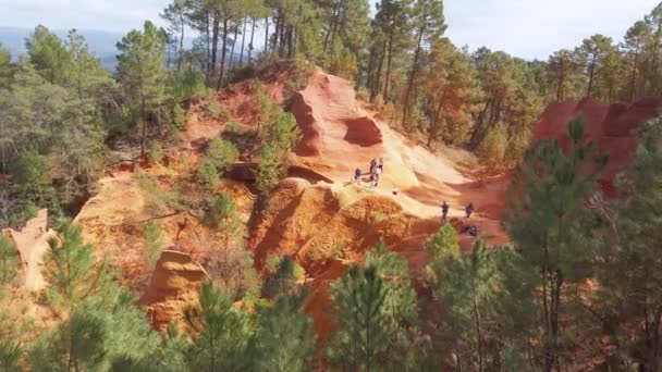 Trail Ochres Turister Förtrollad Den Röda Färgen Sentier Des Ocres — Stockvideo