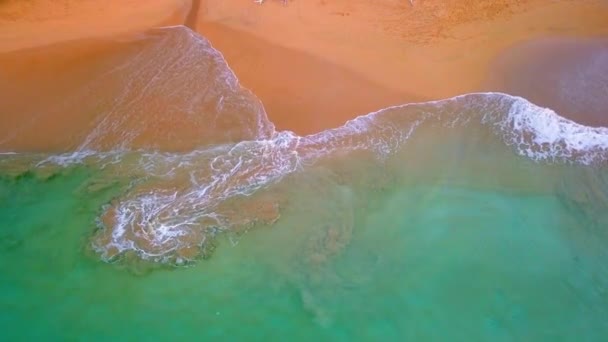 Rekaman Drone Udara Gelombang Laut Dan Pantai Lautan Tampilan — Stok Video