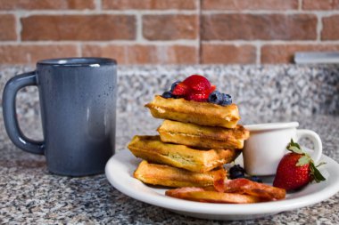 srtawberries ve yaban mersini ile gözleme