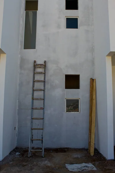 Treppe Gegen Die Wand Auf Einer Baustelle — Stockfoto