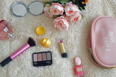 pembe girly makyaj malzeme