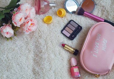 pembe girly makyaj malzeme