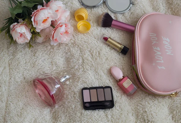 pembe girly makyaj malzeme
