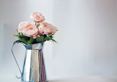 Peonys ina metal tabanı