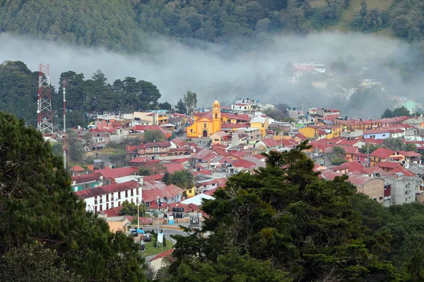 küçük köy yukarıdan baktı