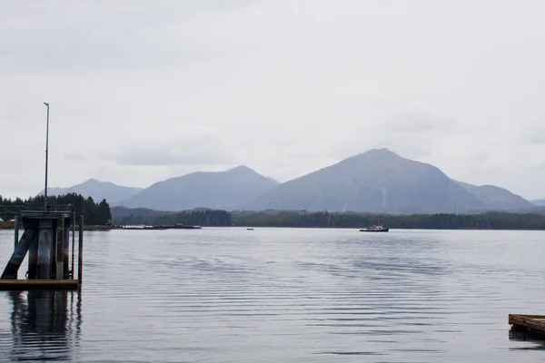 Mer ouverte avec fjords à l'arrière — Photo